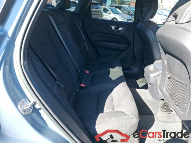VOLVO XC60 2.0 B4 D MHEV MOMENTUM PRO AUTO #6