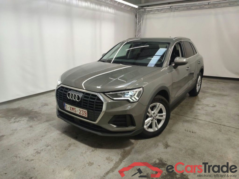 Audi Q3 35 TFSI S tronic 5d #2