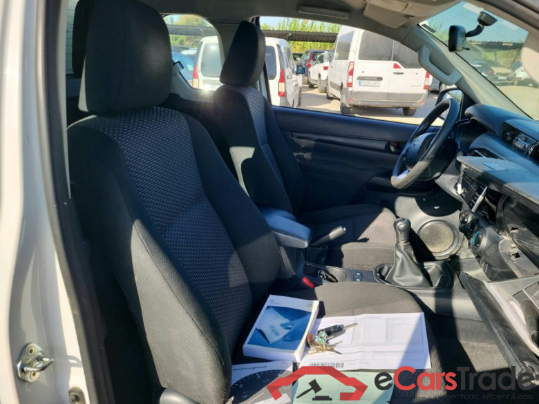 TOYOTA Hilux / 2016 / 2P / pickup 2.4 D-4D Cabina Extra GX #6