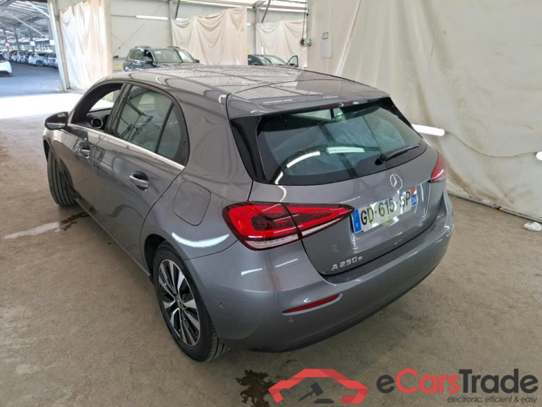 MERCEDES BENZ Classe A Compact 2018 5P Berline A 250 e Business Line 8G DCT #3