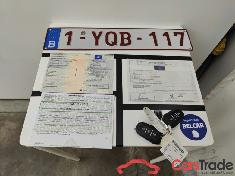 Peugeot 5008 1.2 PureTech 96kW S&S Allure 5d #4