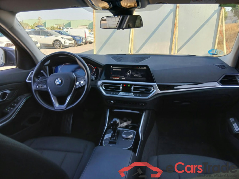 BMW Serie 3 / 2019 / 5P / familiar 318d Auto.Touring #3