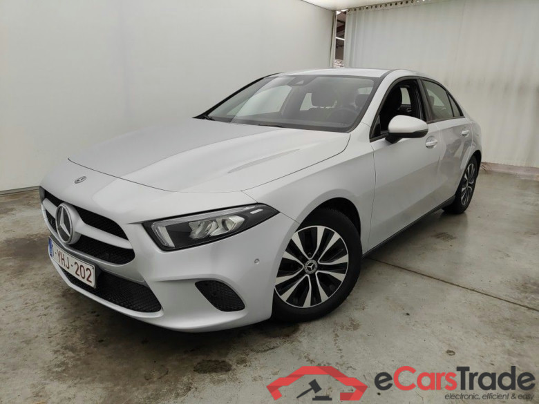 Mercedes-Benz A-Klasse Limousine A 180d Business Solution Aut. 4d #1