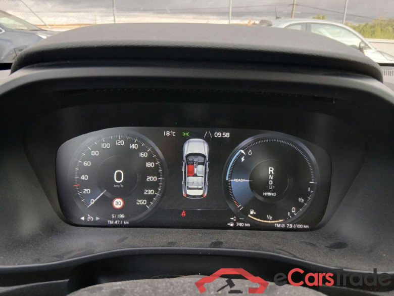 VOLVO XC40 / 2021 / 5P / todoterreno 1.5 T4 Recharge PHEV Ultimate Dark Auto #4