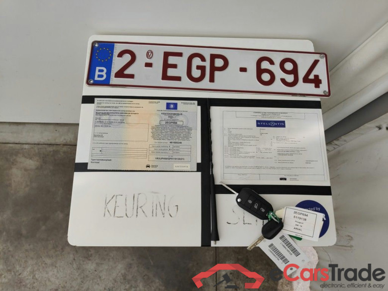 Peugeot 208 1.2 PureTech 100 EAT8 S&S Active Pack 5d #4
