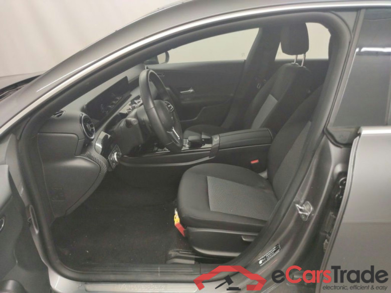 Mercedes-Benz CLA Shooting Brake CLA 200 Business Line 5d #3