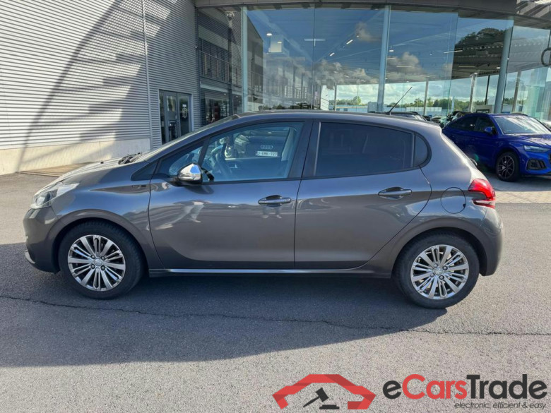 Peugeot 208 1.2 PureTech Signature Navi Klima PDC ... #2