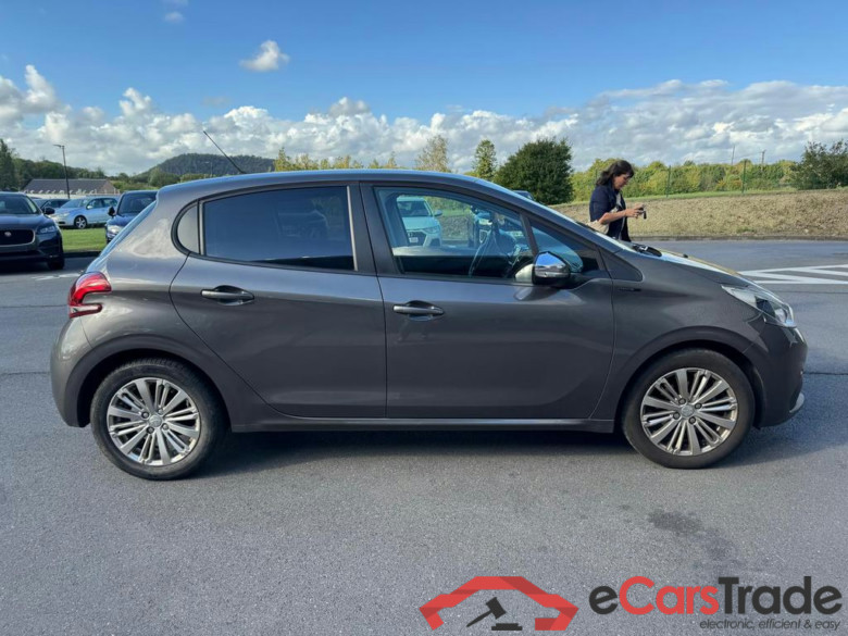 Peugeot 208 1.2 PureTech Signature Navi Klima PDC ... #5