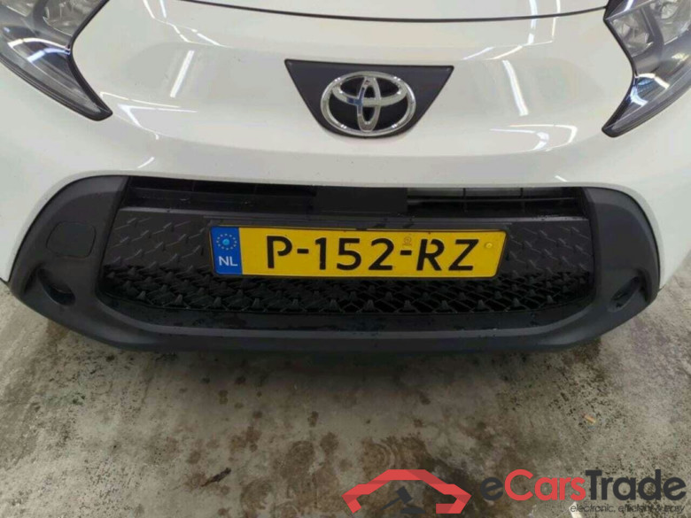 TOYOTA Aygo X 1.0 VVT-i MT Play #4