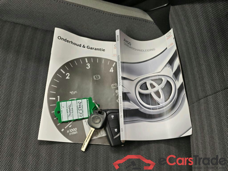 Toyota AYGO 1.0 VVT-i x-play 5d #4