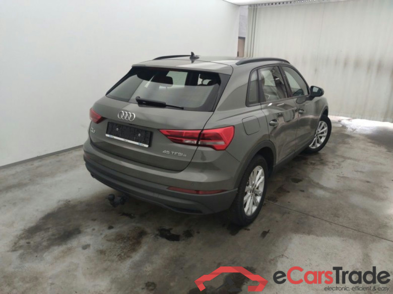 Audi Q3 45 TFSI e S tronic 5d #2