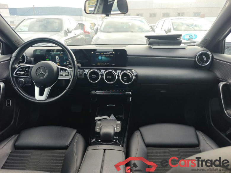 MERCEDES-BENZ Clase A / 2018 / 5P / berlina con portón A 250 e #3