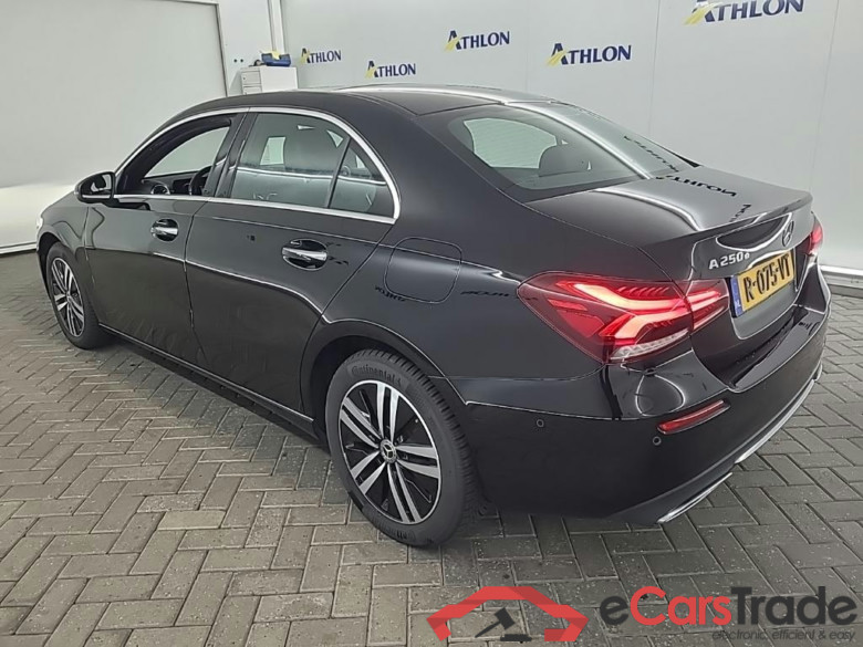 MERCEDES-BENZ A-Klasse Limousine A 250 e DCT Luxury Line 4D 160kW #4