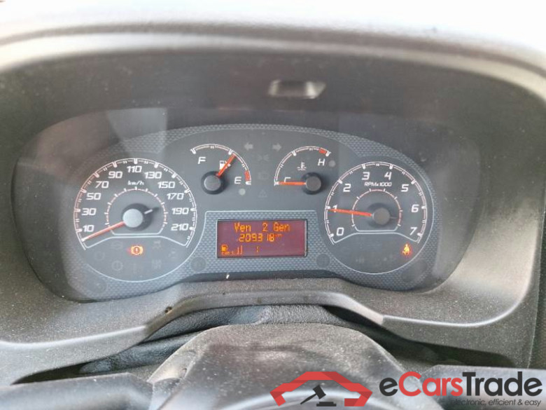 FIAT QUBO / 2016 / 5P / MONOVOLUME 1.4 8V 77CV EASY NATURAL POWER E6 #4