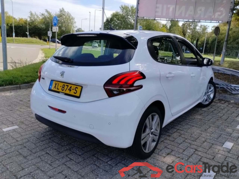 PEUGEOT 208 1.2 PureTech Signature #4