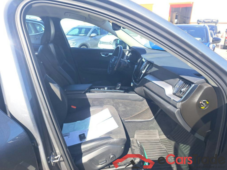 VOLVO XC60 / 2017 / 5P / todoterreno 2.0 B4 D AWD Momentum Pro Auto #6