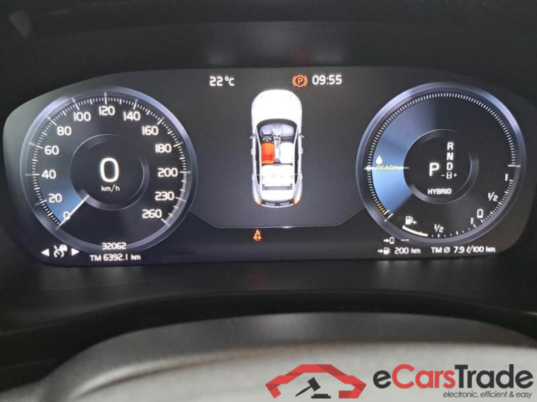 VOLVO XC40 / 2021 / 5P / SUV T4 RECHARGE PLUG-IN AUTO CORE #4