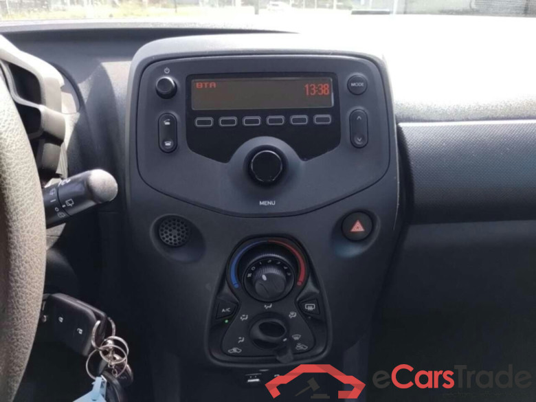 TOYOTA Aygo 1.0 VVT-i x-fun #6