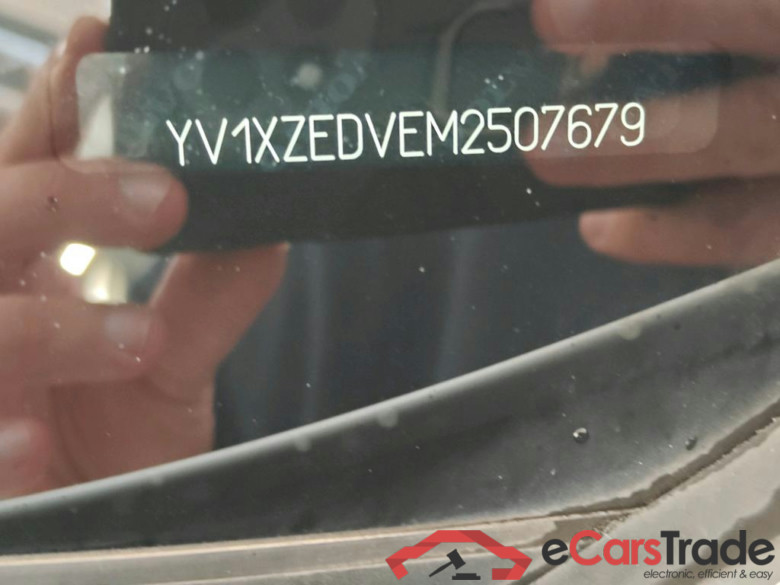 Volvo XC40 Recharge P8 AWD R-Design 5d #6