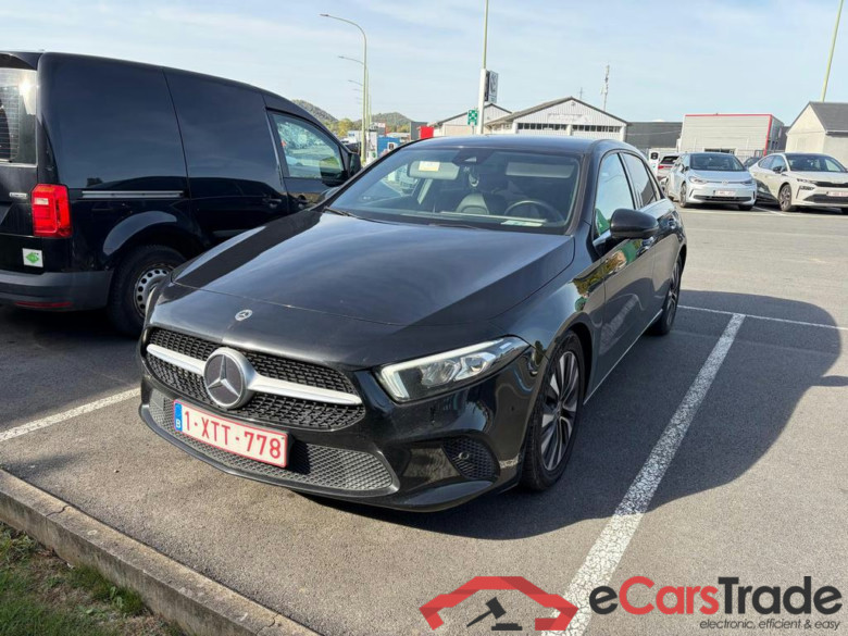 MERCEDES-BENZ A 180 d