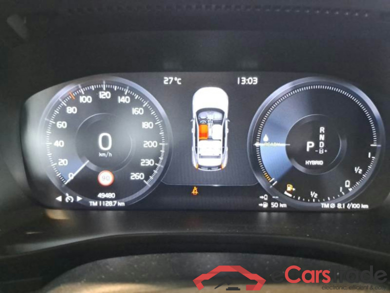 VOLVO XC40 / 2021 / 5P / SUV T5 Recharge Plug-in auto Plus Bright #4