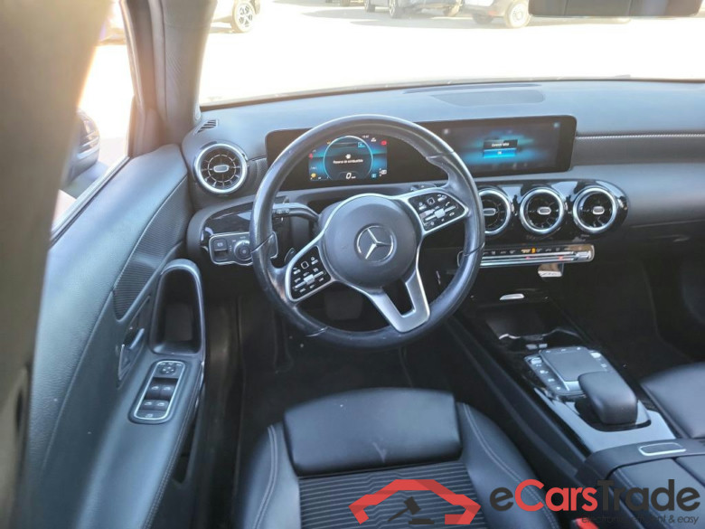 MERCEDES-BENZ Clase A / 2018 / 5P / berlina con portón A 200 d #3