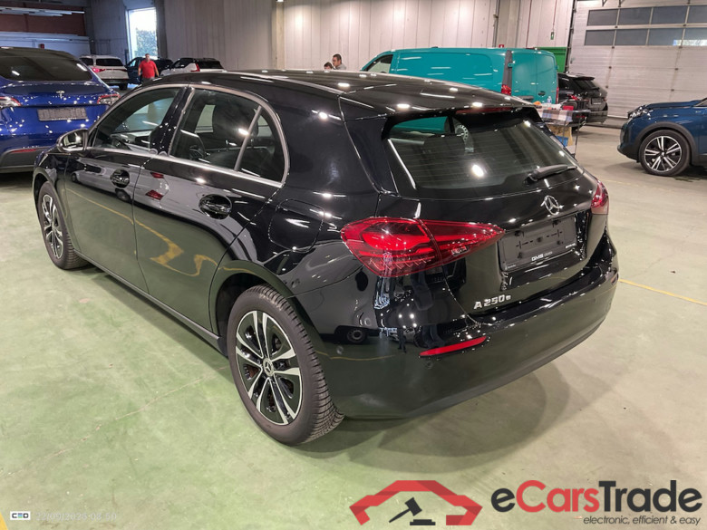 MERCEDES-BENZ A-CLASS 1.3 A 250 E BUSINESS LINE DCT #3