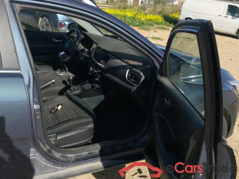 KIA Stonic / 2017 / 5P / 1.0 T-GDi Drive 100 #6