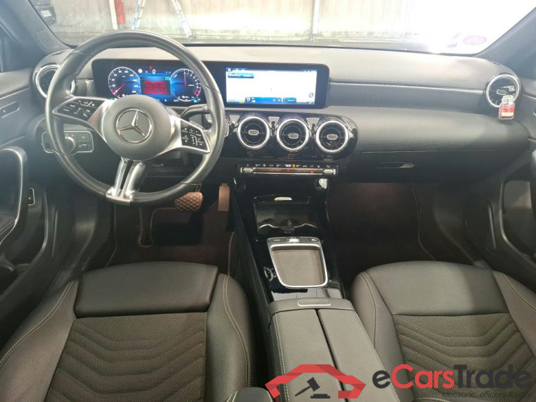 MERCEDES-BENZ Classe A Berline / 2022 / 4P / Berline A 250 e Business Line 8G-DCT #6
