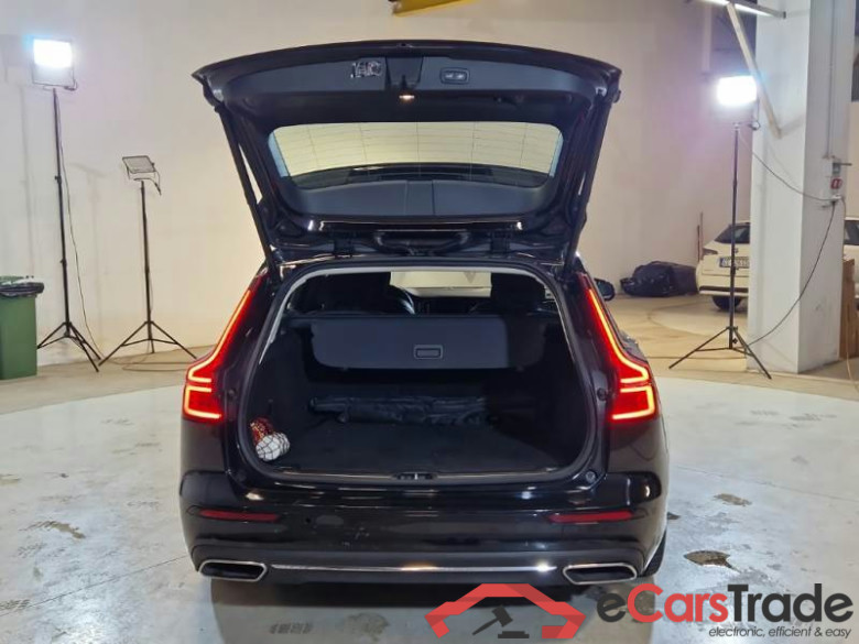 VOLVO V60 / 2019 / 5P / STATION WAGON T6 PLUG-IN AWD GEARTR.RECH.INSCRIPTION #5