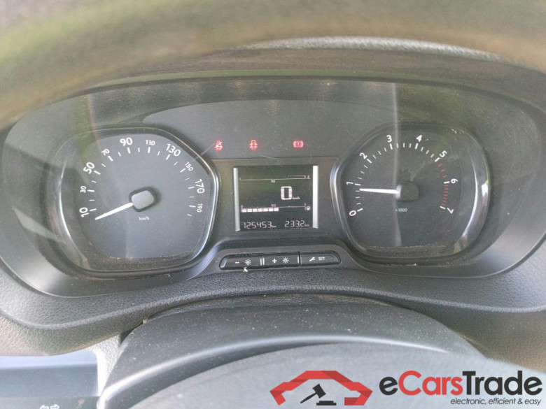 PEUGEOT Expert / 2016 / 4P / furgón Furgón Pro 1.5 BlueHDi 120 S&S Standard #4