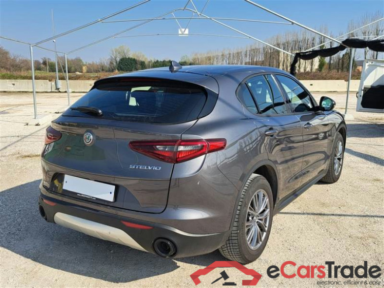 ALFA ROMEO STELVIO / 2017 / 5P / SUV 2.2 TD 190 CV SUPER BUSINESS AT8 Q4 #2