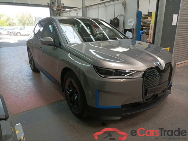 BMW iX 