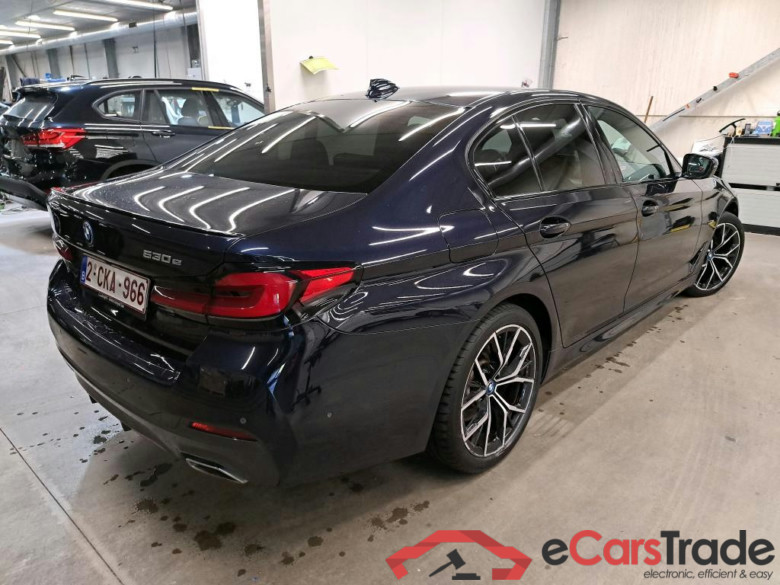 BMW - BMW 5 BERLINE 530e 292PK M Sport First Class With Dakota Mem Sport Seats & Harman Kardon & Heated Steering Wheel & Driver Assistance Pro  & Head Up & Parking Assistance Plus & Trailer Hook * HYBRID * #2