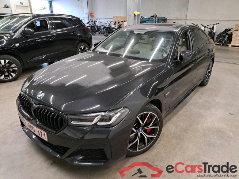 BMW - BMW 5 BERLINE 545e xDrive 394PK M Sport With Dakota Mem Sport Seats & Comfort Plus & Driver Assist Pro & Safety & M Spoiler & Park Assistance Plus & Harman Kardon & 19 Inch & Sunroof * HYBRID *