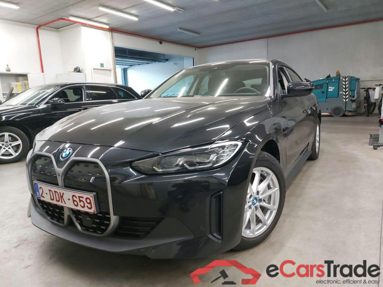 BMW I - BMW I4 eDrive40 340PK With Climatic & Navigation & Driving Assistant Pack & Active Cruise Control & Comfort Access & Parking Assistant Plus & Power Foldable Trailer Hook * ELECTRIC *