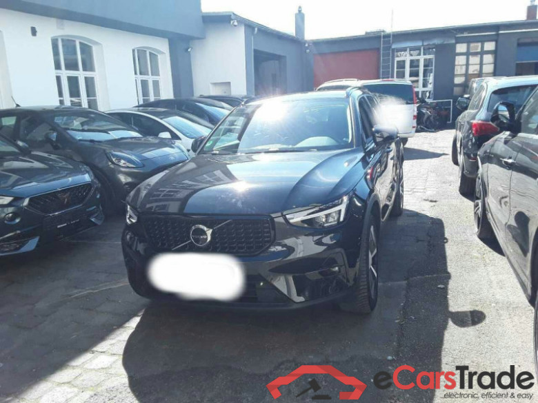 Volvo XC40 (2017->) DE - SUV5 B4 2WD EU6d, Plus Dark (EURO 6d), (Facelift) 2022 - 2024