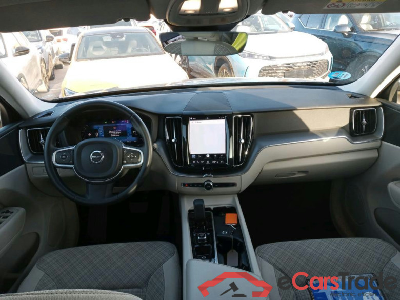 VOLVO XC60 / 2017 / 5P / todoterreno 2.0 B4 D Core Auto #3