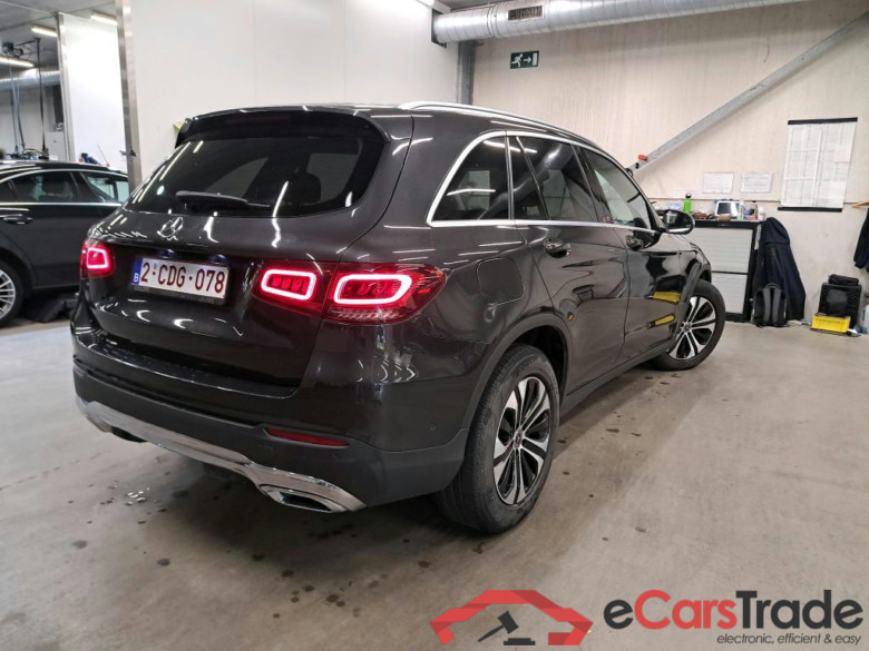 MERCEDES - MER GLC 200 d 4MATIC 163PK DCT Pack Premium With Exclusive Interior Pack & Heated Seats & Smartphone Integration & Parking Pack & Camera & Towing Hook With ESP #2