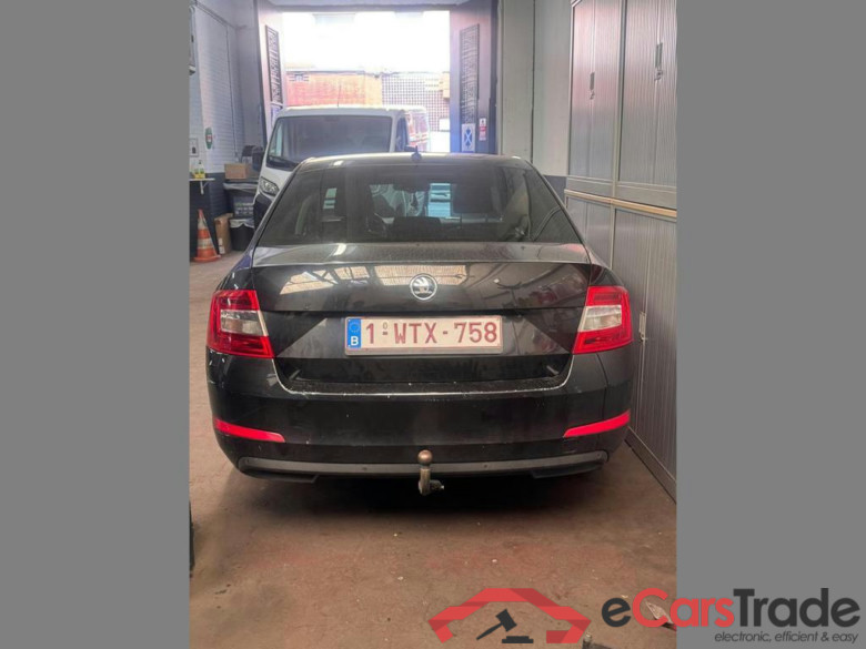 SKODA Octavia Dsl 1.6 CR TDi Ambition DSG #2