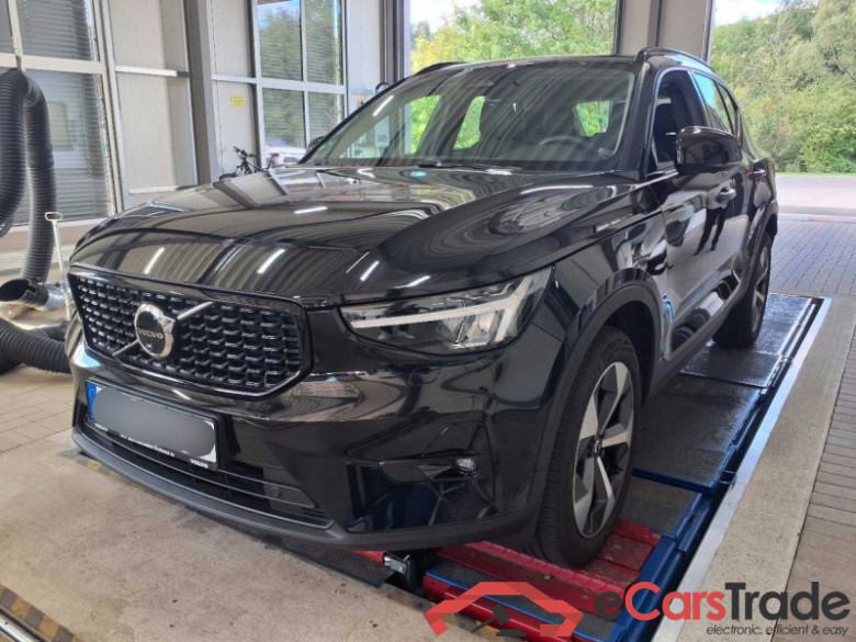 Volvo XC40 (2017->) DE - SUV5 B4 2WD EU6d, Plus Dark, (Facelift) 2022 - 2024