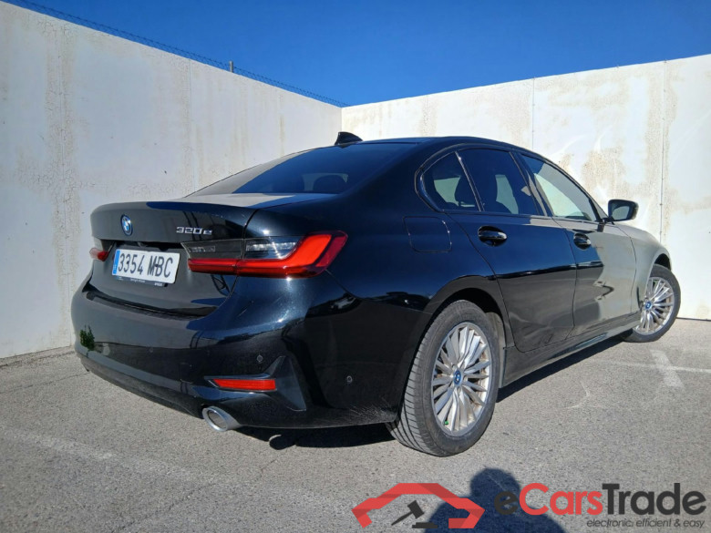BMW Serie 3 / 2018 / 4P / sedán 320e #2