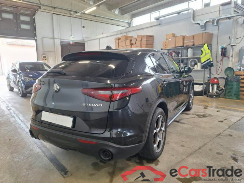 ALFA ROMEO STELVIO / 2017 / 5P / SUV 2.2 TD 190 CV SPRINT AT8 Q4 #2