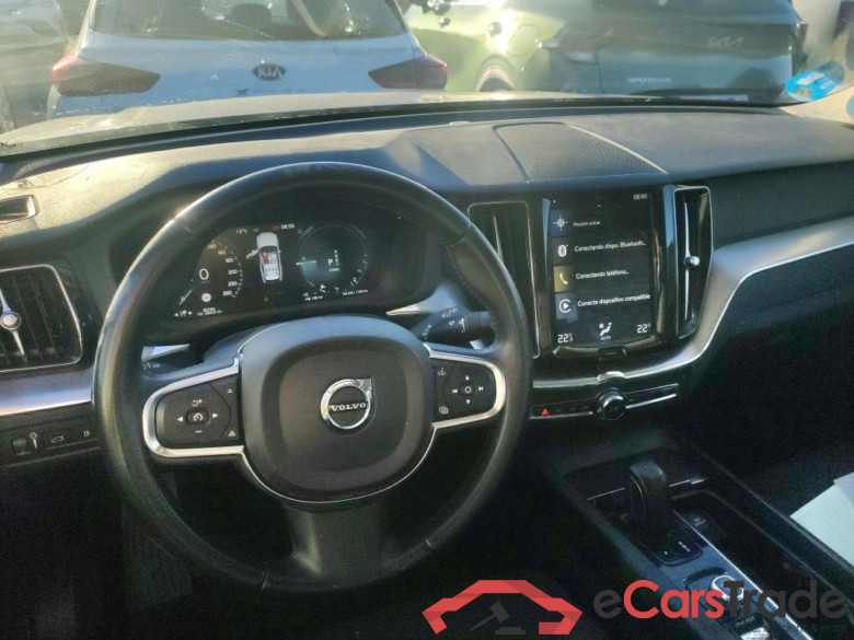 VOLVO XC60 / 2017 / 5P / todoterreno 2.0 T8 AWD Business Plus Auto #3