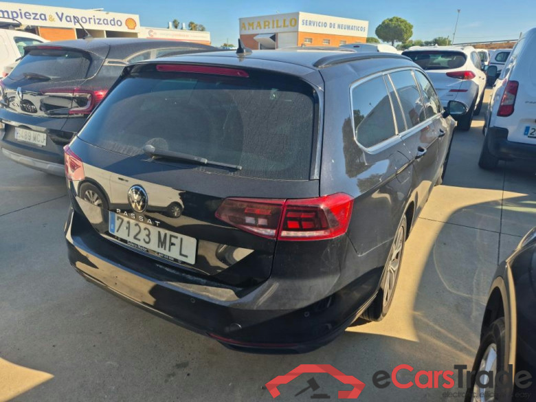 VOLKSWAGEN Passat / 2019 / 5P / familiar Variant Executive 2.0 TDI 90kW (122CV) D #2