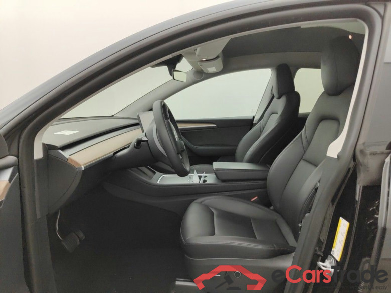 TESLA MODEL Y 52 kWh Standard Range RWD 5d #3
